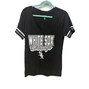 Chicago White Sox Women’s Large Black V-Neck MLB Graphic Tee Campus Lifestyle